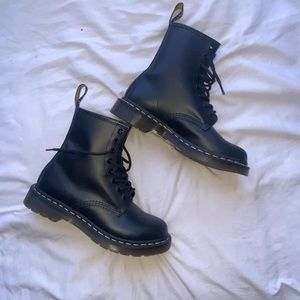 Womens Dr. Martens Boots 🥾 Never worn ❤️
